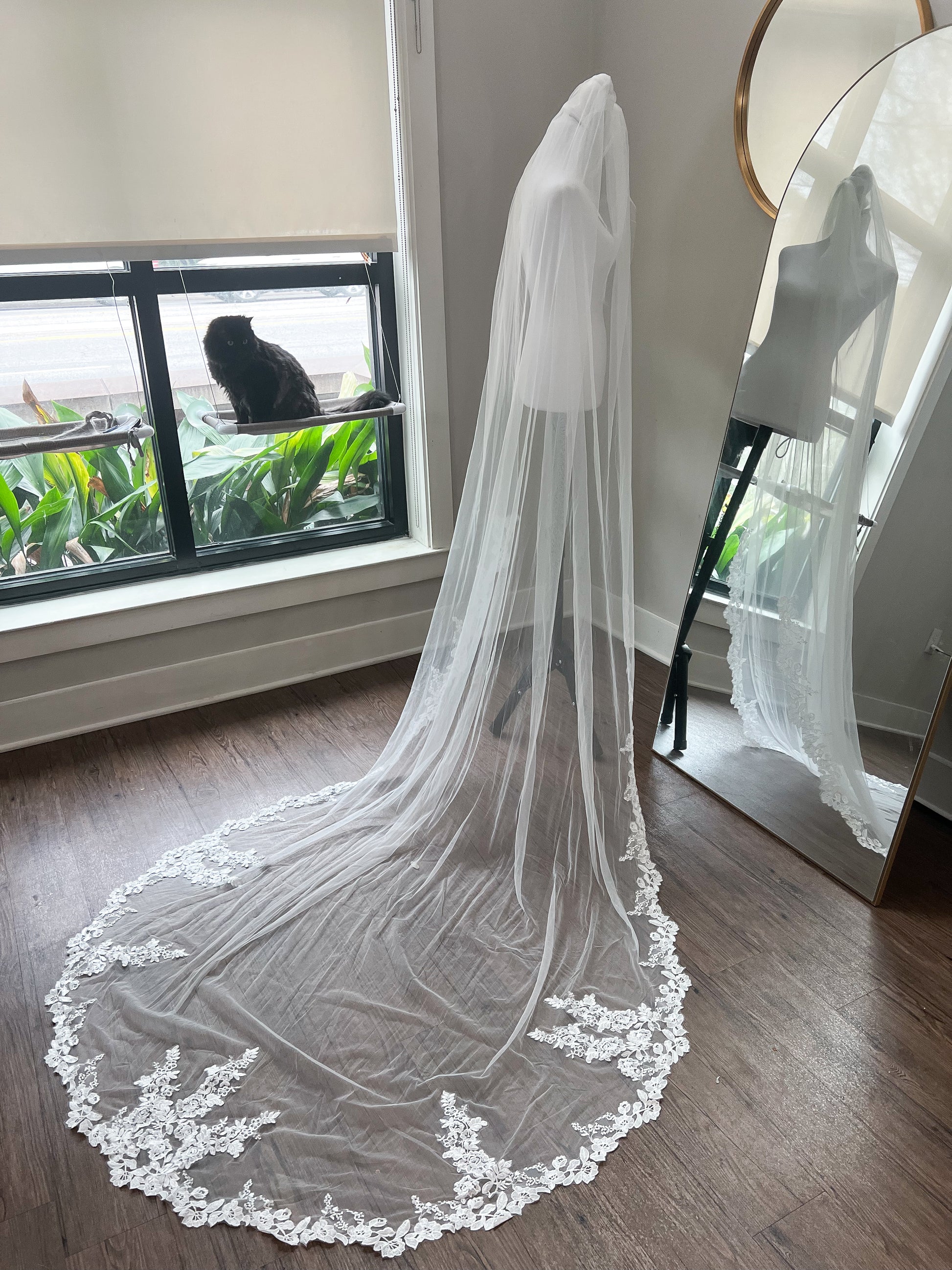 soft tulle bridal veil, beautiful floral lace wedding embroidery fabric tulle bridal veil, affordable bridal veils, extra long bridal veils