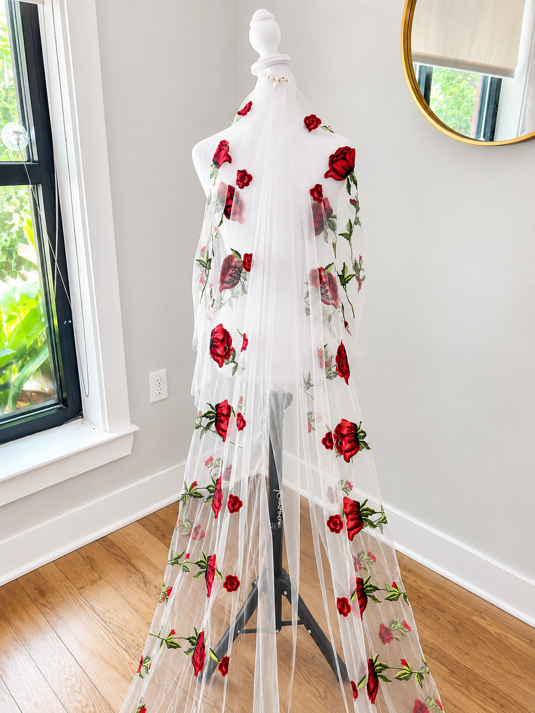 Elegant Floral Wedding Veil with Red Roses - Romantic Bridal Accessory