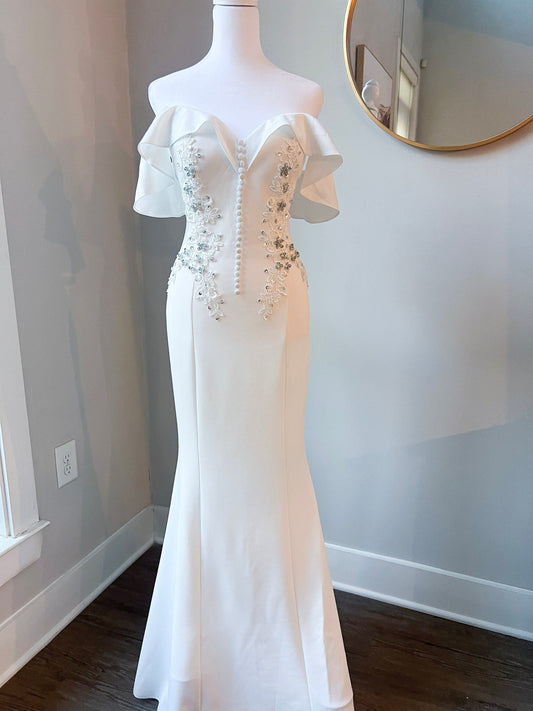 Beautiful bridal gown, stretchy material comfortable bridal gown, appliqués bodice wedding gown