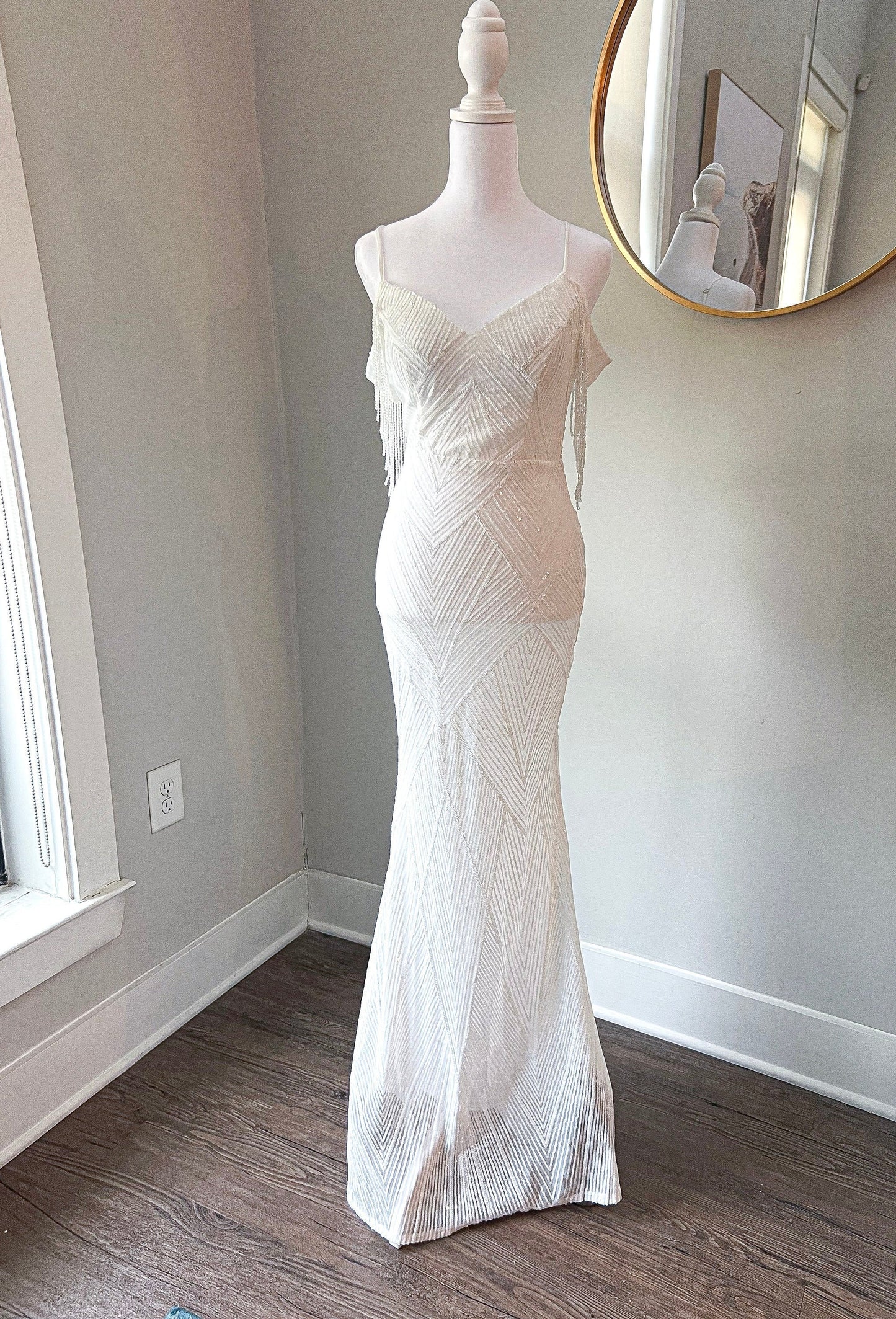Beautiful luxurious wedding gown deep b neckline wedding gown