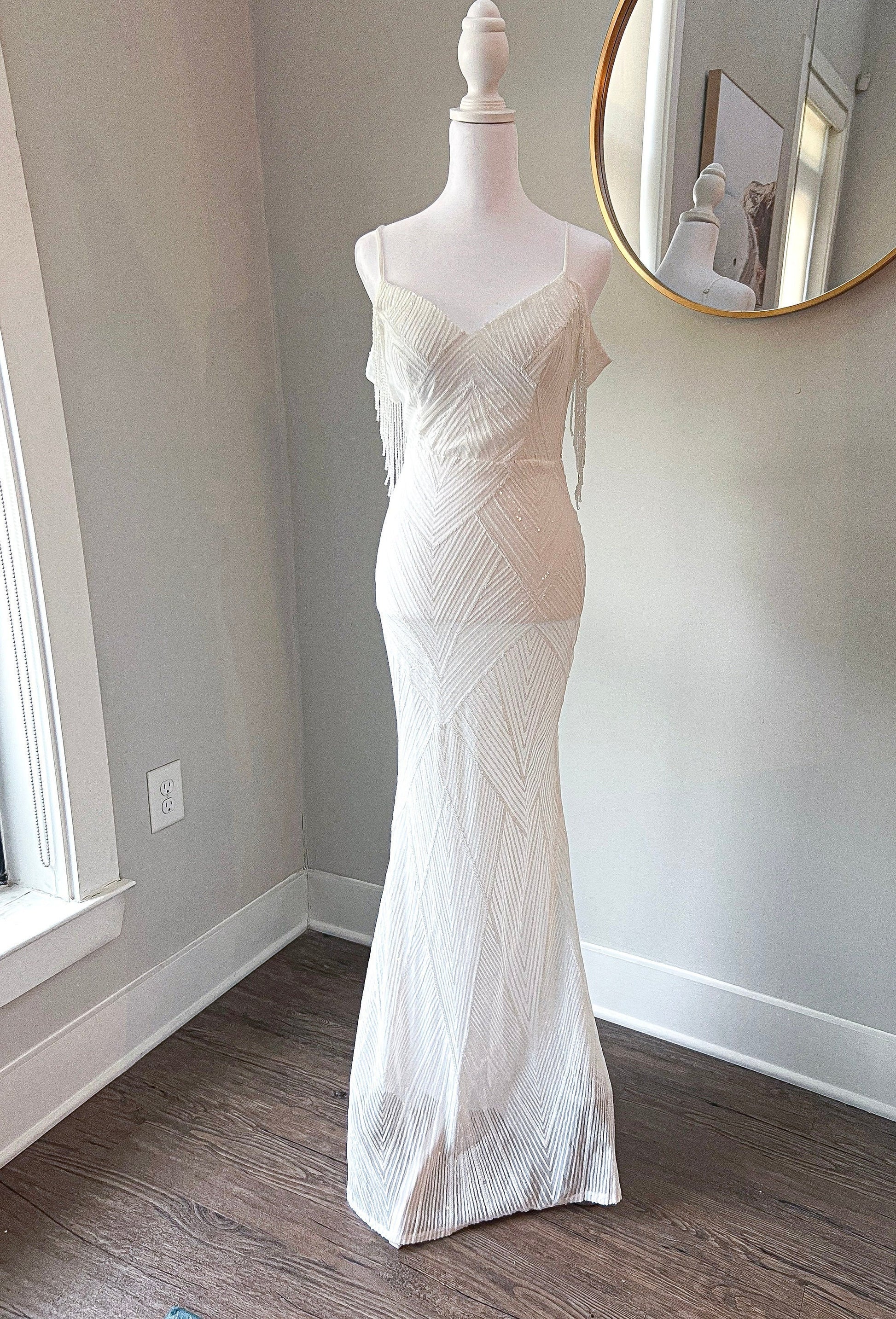Beautiful luxurious wedding gown deep b neckline wedding gown