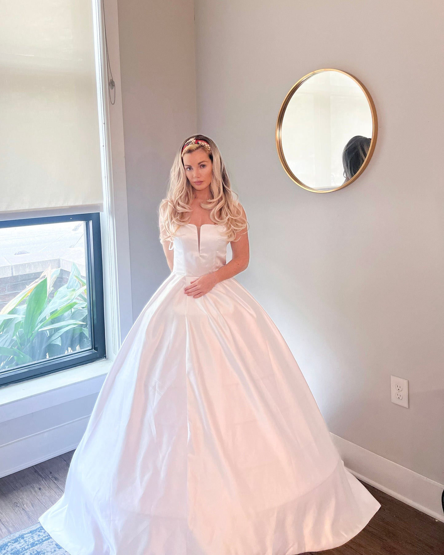 Deep V mesh wedding dress with straight neckline, princess a-line ballgown, luxurious ballgown satin wedding gown
