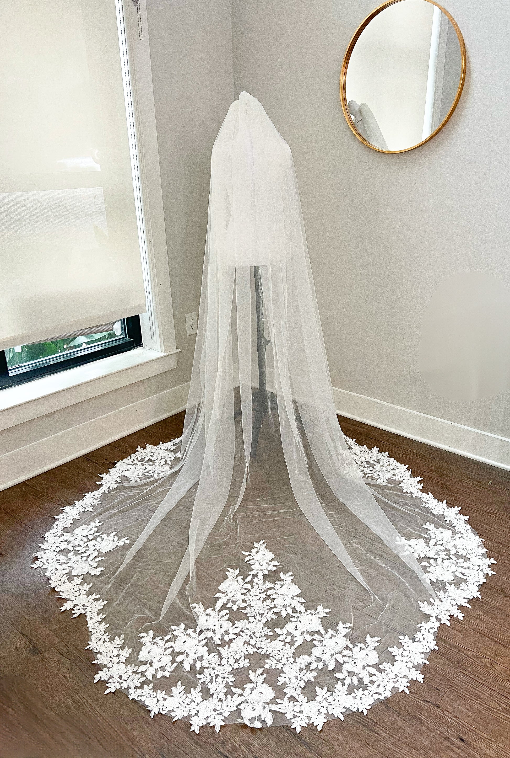 Elegant Classic Wedding Veil, Cheap wedding veils, Floral Lace wedding veil, Tier Scallop Lace Wedding Veil