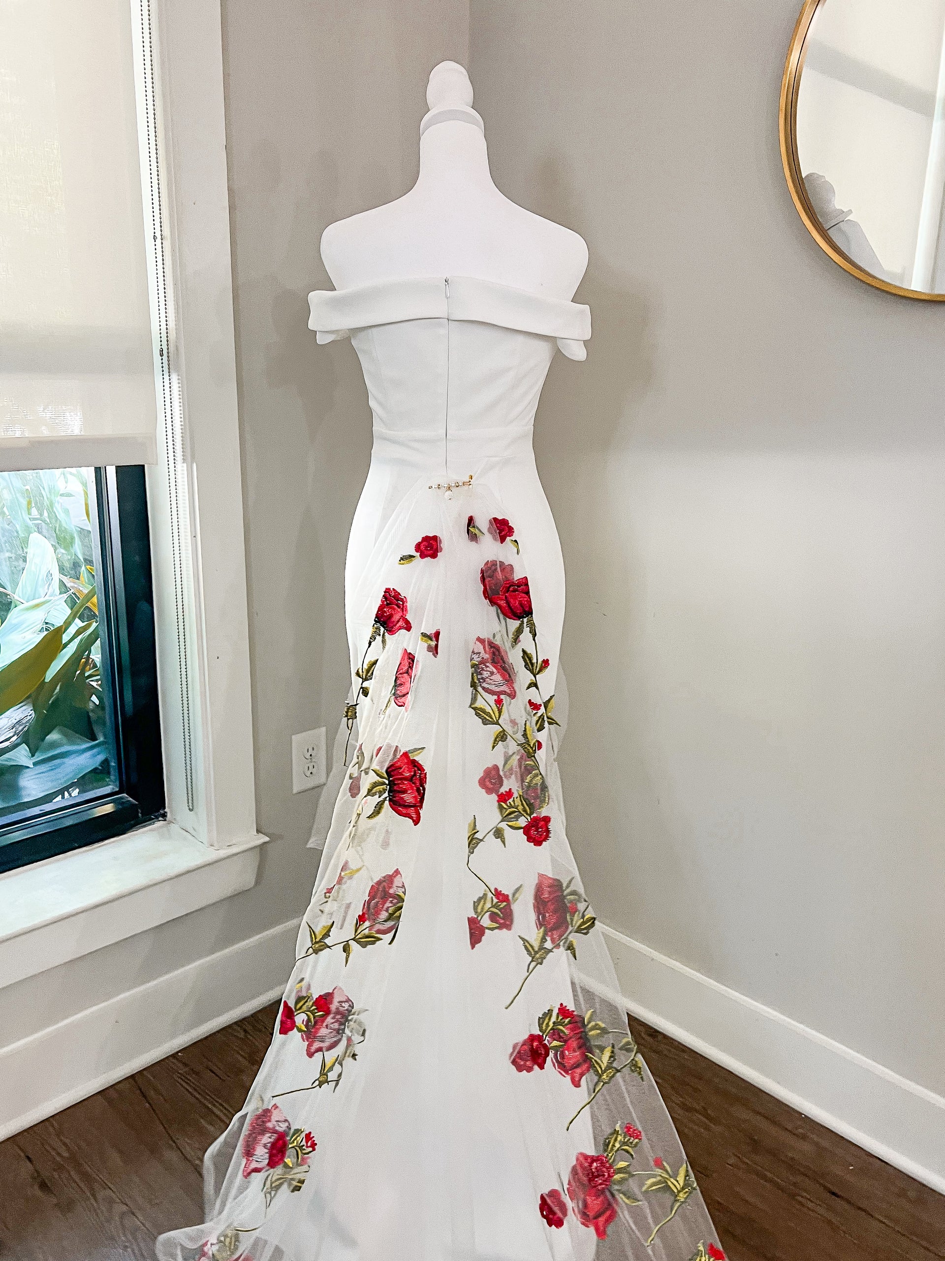fitted lace wedding dress Red Roses Floral Embroidered Detachable Wedding Train with or Without Bow Custom Color
