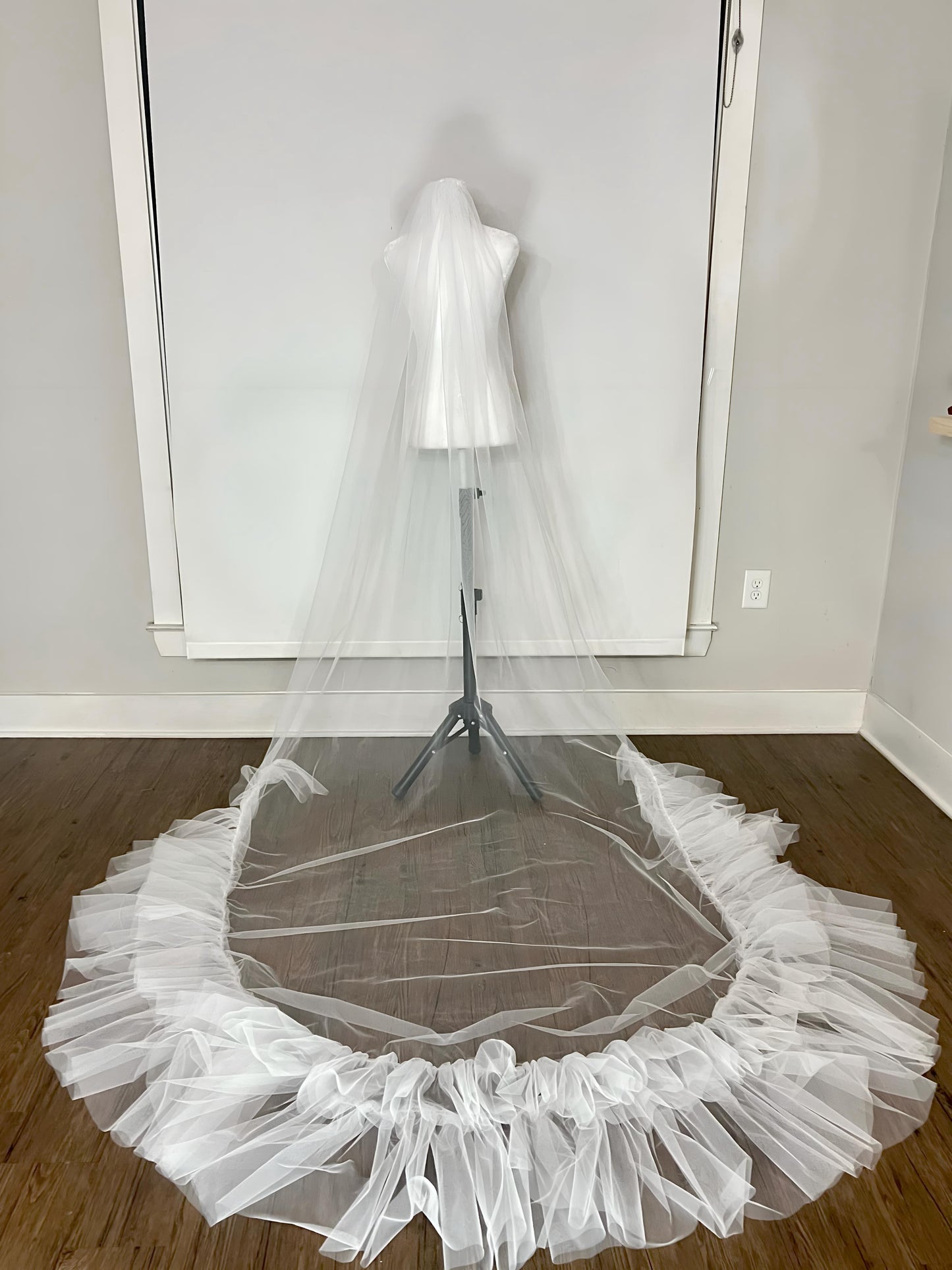 Luxury Cathedral Wedding Veil with Dramatic Ruffled Tulle Trim