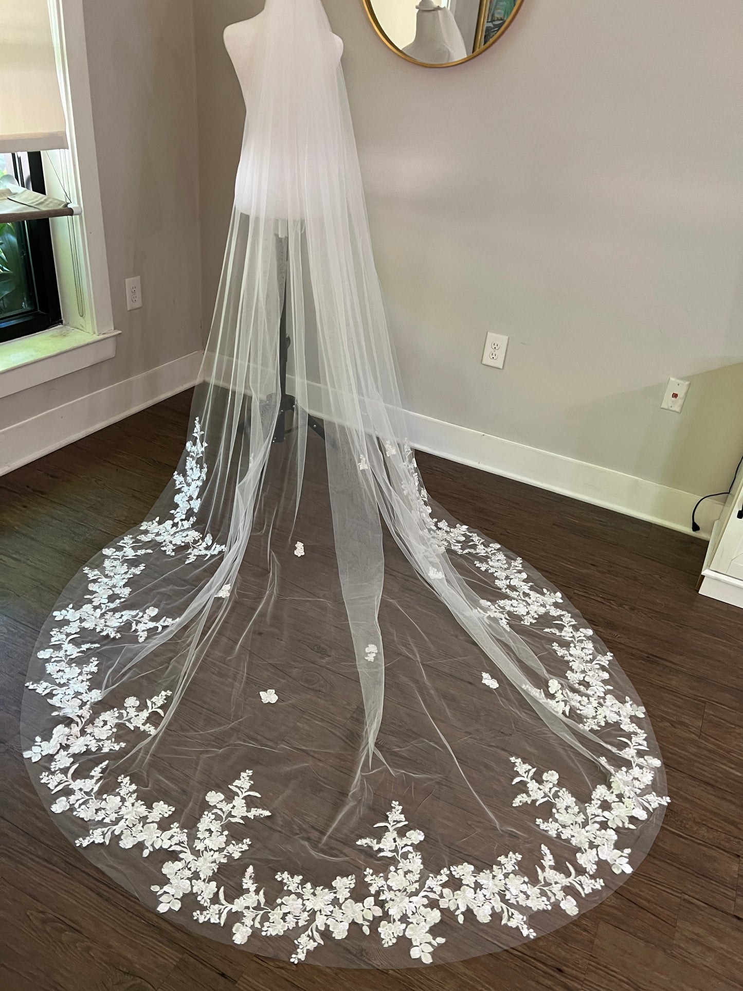 Elegant Circular Floor Length Floral Lace Embroidered Trim Wedding Veil with Comb