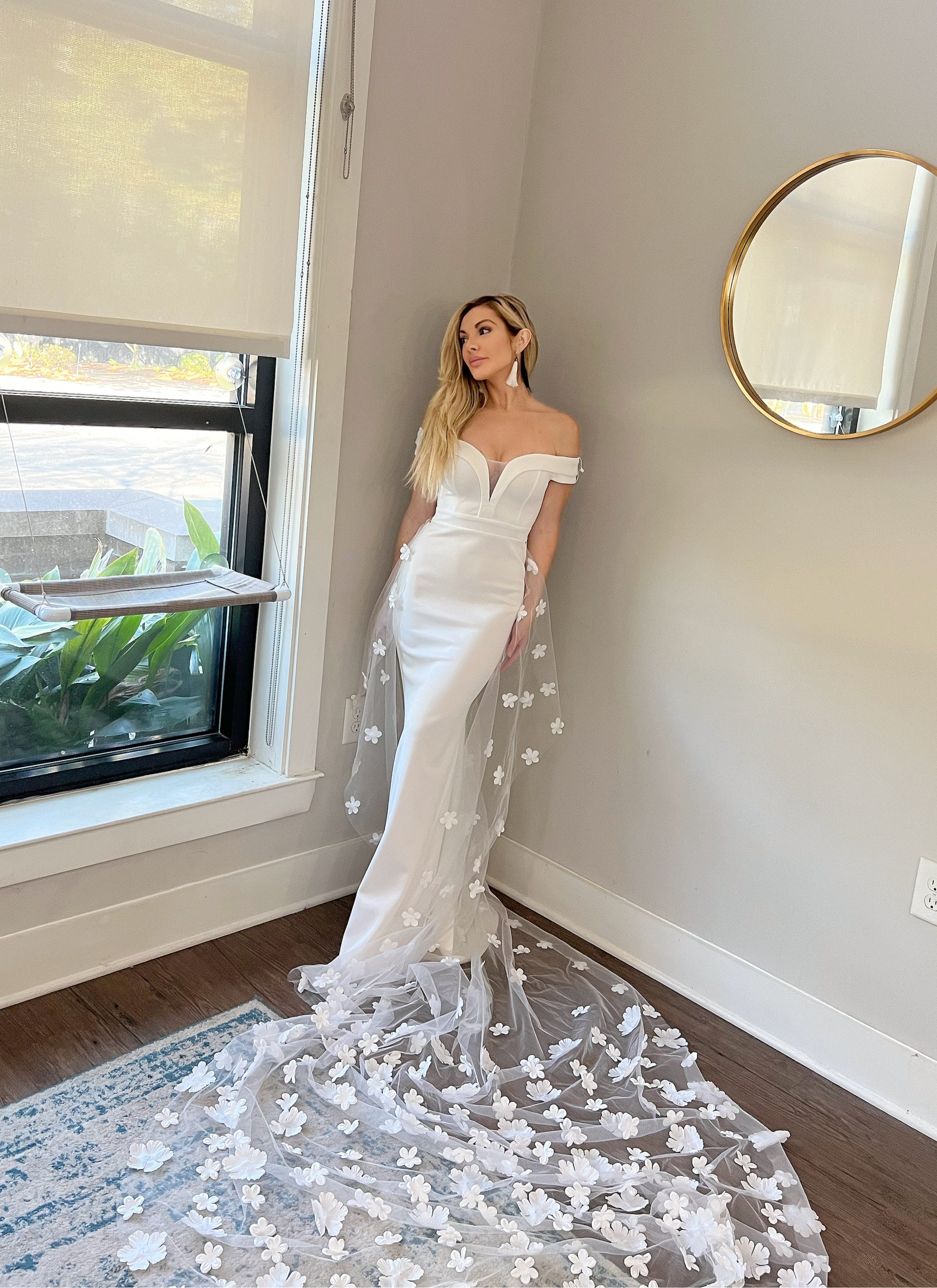 white dress train White 3D Flowers Tulle Belt-less Detachable Wedding Train XL