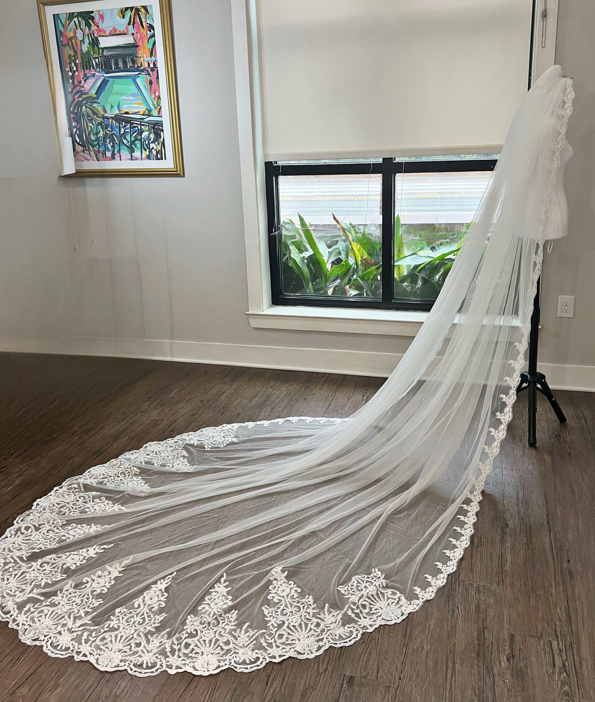 Romantic Chantilly All Lace Trim Cathedral Length Spanish 