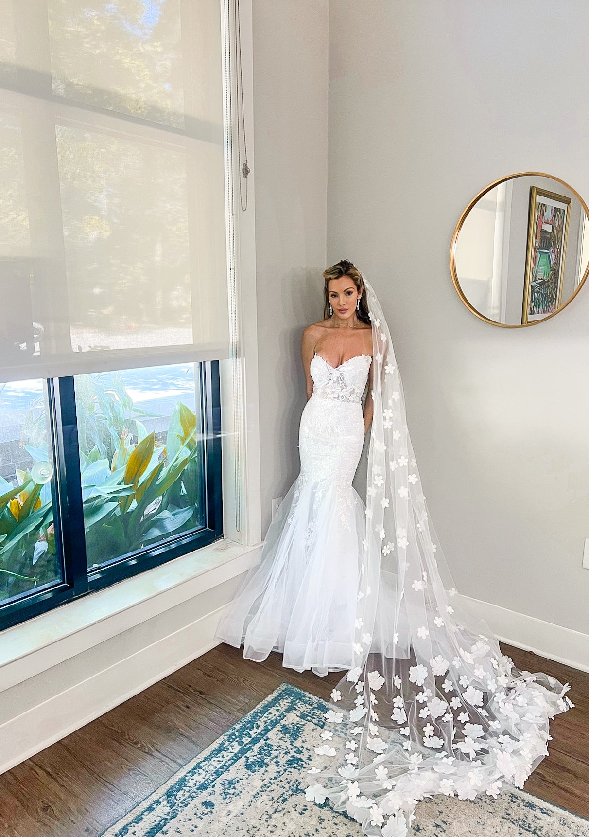 Luxurious Mermaid Style Wedding Gowns with 3D White Floral Long Bridal Veil