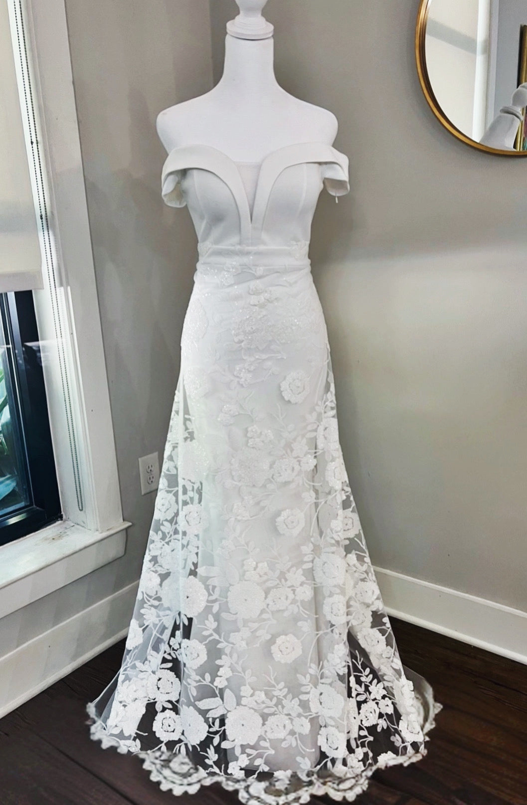 Fit and flare maggie sorento mermaid wedding gown, cheap mermaid wedding gowns, affordable mermaid wedding dresses, scalloped edges lace and sequin appliques wedding gown, jersey material wedding dress, comfortable wedding dress, luxurious wedding gown