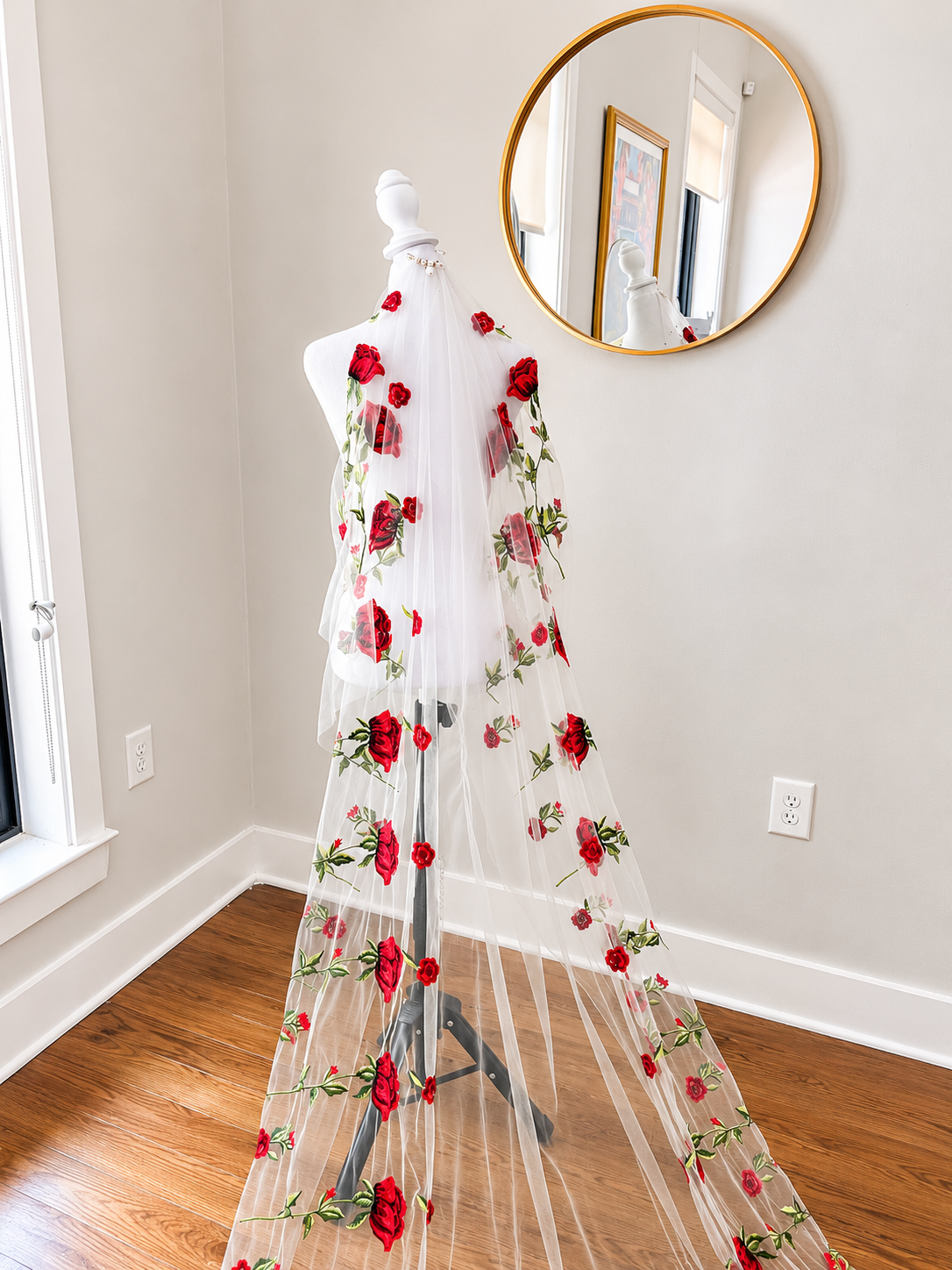 Elegant Floral Wedding Veil with Red Roses - Romantic Bridal Accessory
