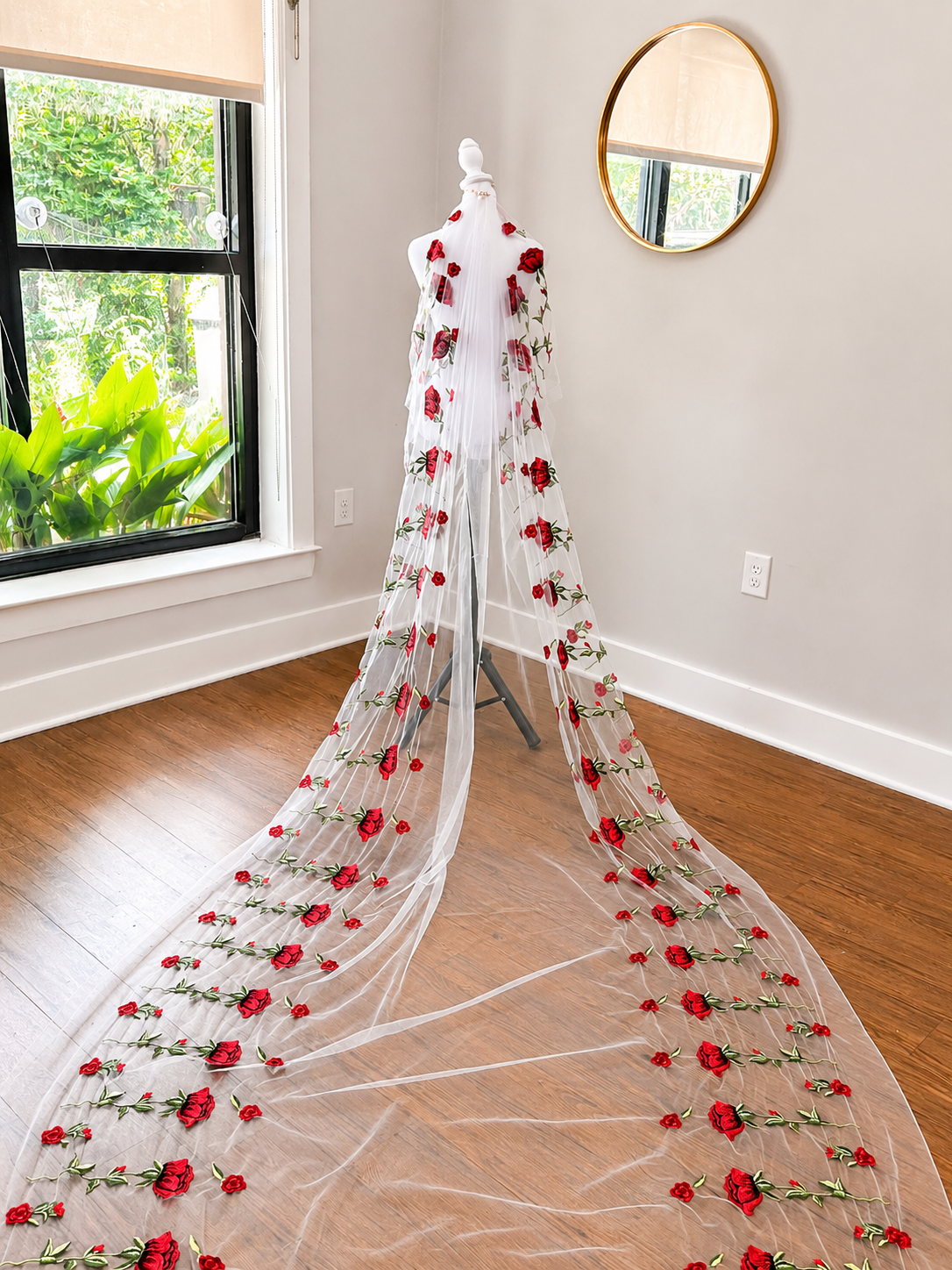 Elegant Floral Wedding Veil with Red Roses - Romantic Bridal Accessory