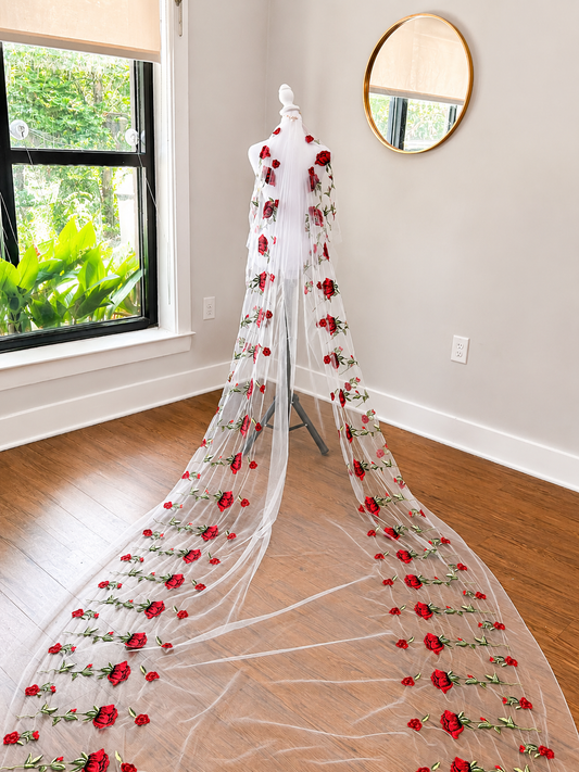 Elegant Floral Wedding Veil with Red Roses - Romantic Bridal Accessory