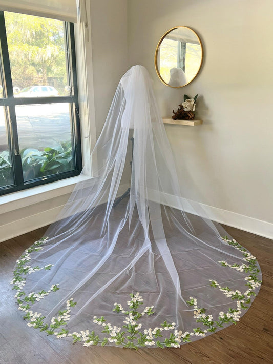 Green Leaves and Daisy Flowers Garden Party Embroidered Wedding Veil