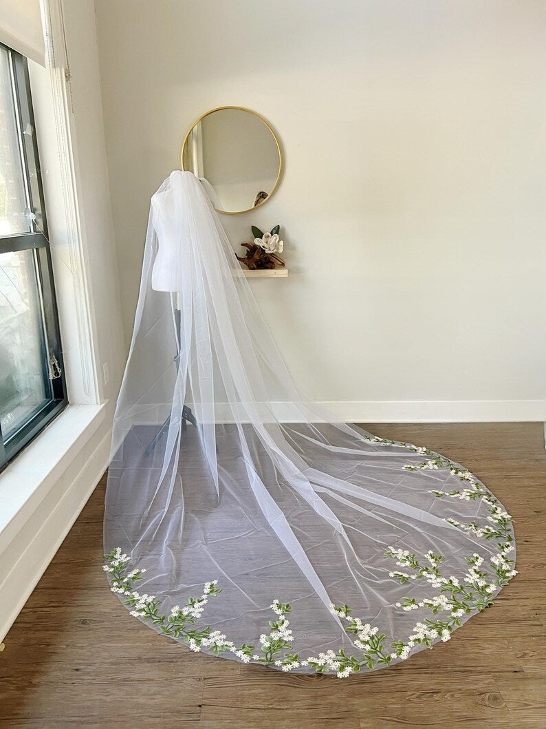 Green Leaves and Daisy Flowers Garden Party Embroidered Wedding Veil