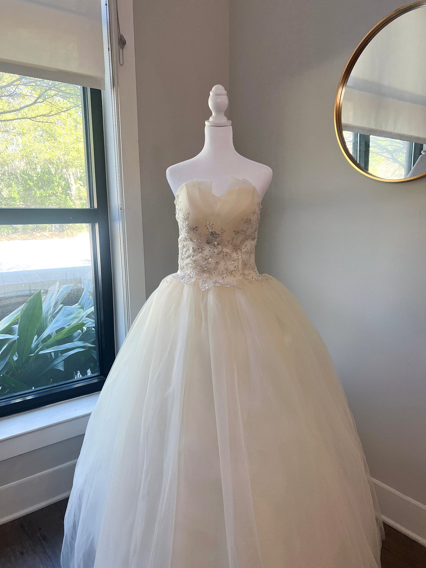 $100 or Less Wedding Ballgown, no petticoat needed. Built in petticoat. Sequined Bodice Corset Top Wedding Ball Gown