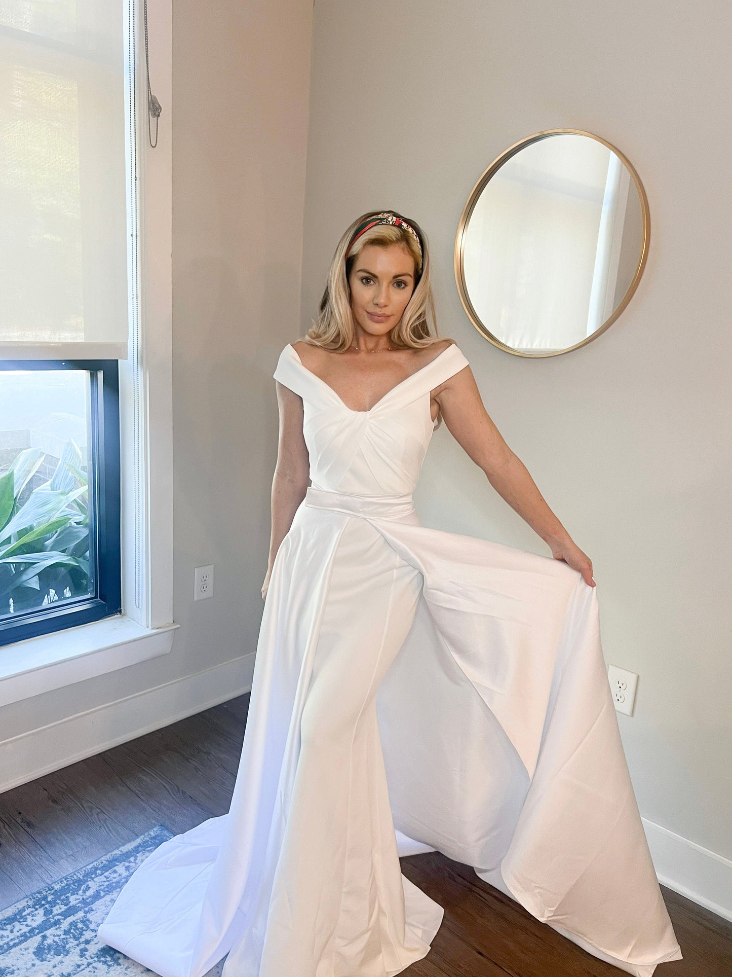 Sophisticated Trumpet Wedding Dress with Detachable Satin Train