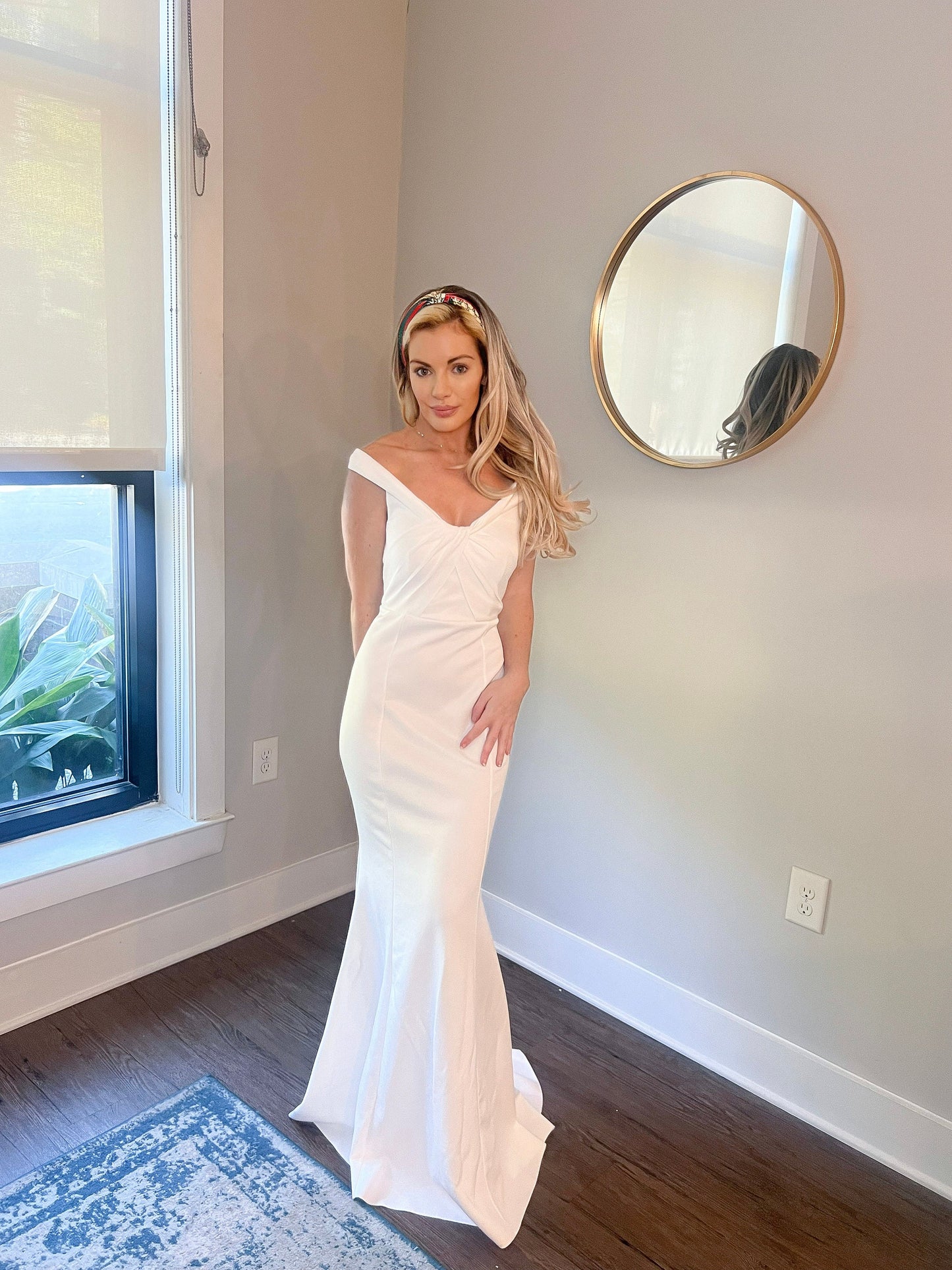 Sophisticated Trumpet Wedding Dress with Detachable Satin Train